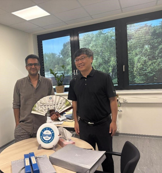 Jun.-Prof. Dr. Vahid Farrahi with vice president of NSI Prof. Dr. Aiguo Chen Jun.-Prof. Dr. Vahid Farrahi with vice president of the NSI Prof. Dr. Aiguo Chen