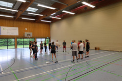 Tag des Schulsports 2022 Gruppenbesprechung im Lacrosse-Workshop