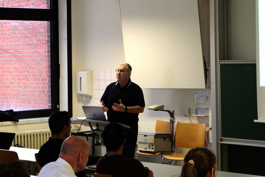 PD Dr. habil. Mario Bizzini PD Dr. habil. Mario Bizzini hält einen Vortrag beim International Symposium on Injury Prevention in Team Sports