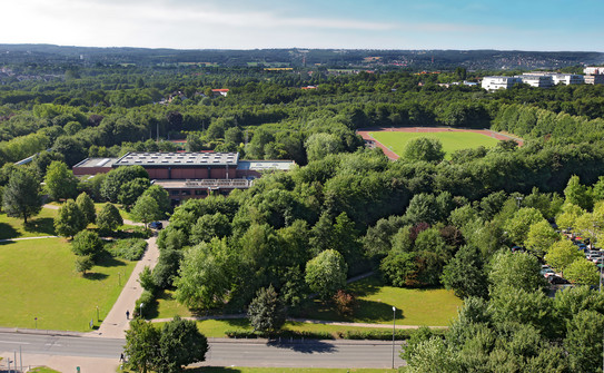 Sportinstitut von oben Blick auf das Institut für Sport und Sportwissenschaft und die umliegende Umgebung aus erhöhter Perspektive
