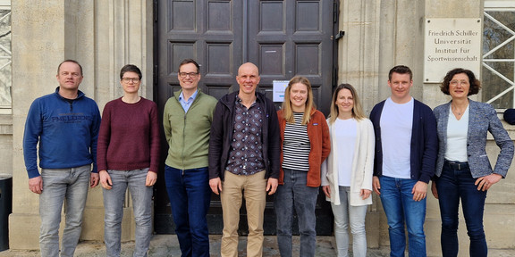 Mitglieder der Steuerungsgruppe unter der Leitung von Prof. Dr. Töpfer