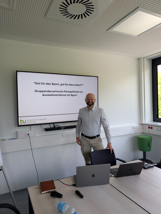 Einzelbild S. Harenberg vor der Präsentation