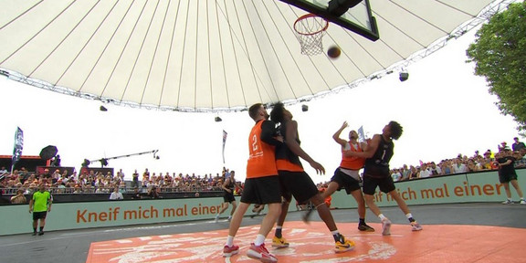 Niklas Geske beim 3x3 bei den Finals 2023 mit seinem Team