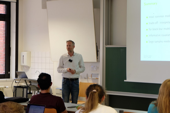 Prof. Dr. Andreas Groll Prof. Dr. Andreas Groll hält einen Vortrag beim International Symposium on Injury Prevention in Team Sports