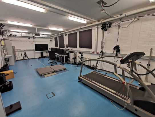 Blick ins Dark Lab mit verschiedenen Messsystemen