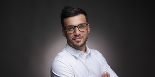 Portrait of Bürkn Kalaycik.