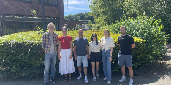Gruppenbild Sportpsychologie draußen