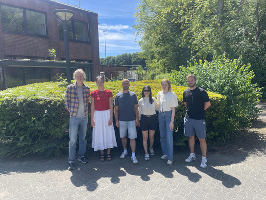 Gruppenbild Sportpsychologie draußen
