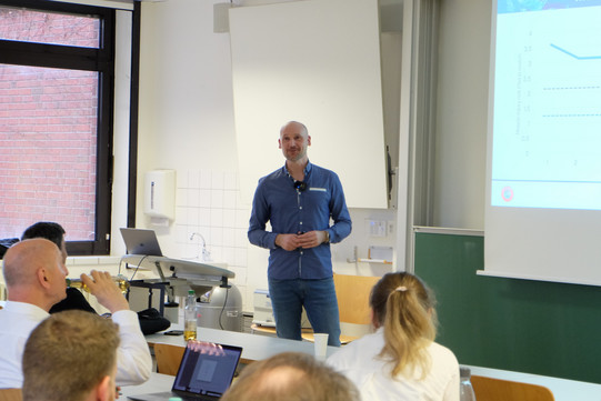 Prof. Dr. Martin Hägglund Prof. Dr. Martin Hägglund hält einen Vortrag beim International Symposium on Injury Prevention in Team Sports