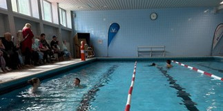 Schwimmbecken Schwimmbecken