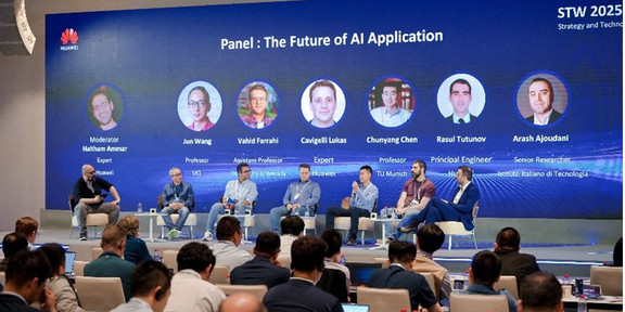 Jun.-Prof. Dr. Vahid Farrahi taking part in a panel discussion on the future of AI applications at STW 2025